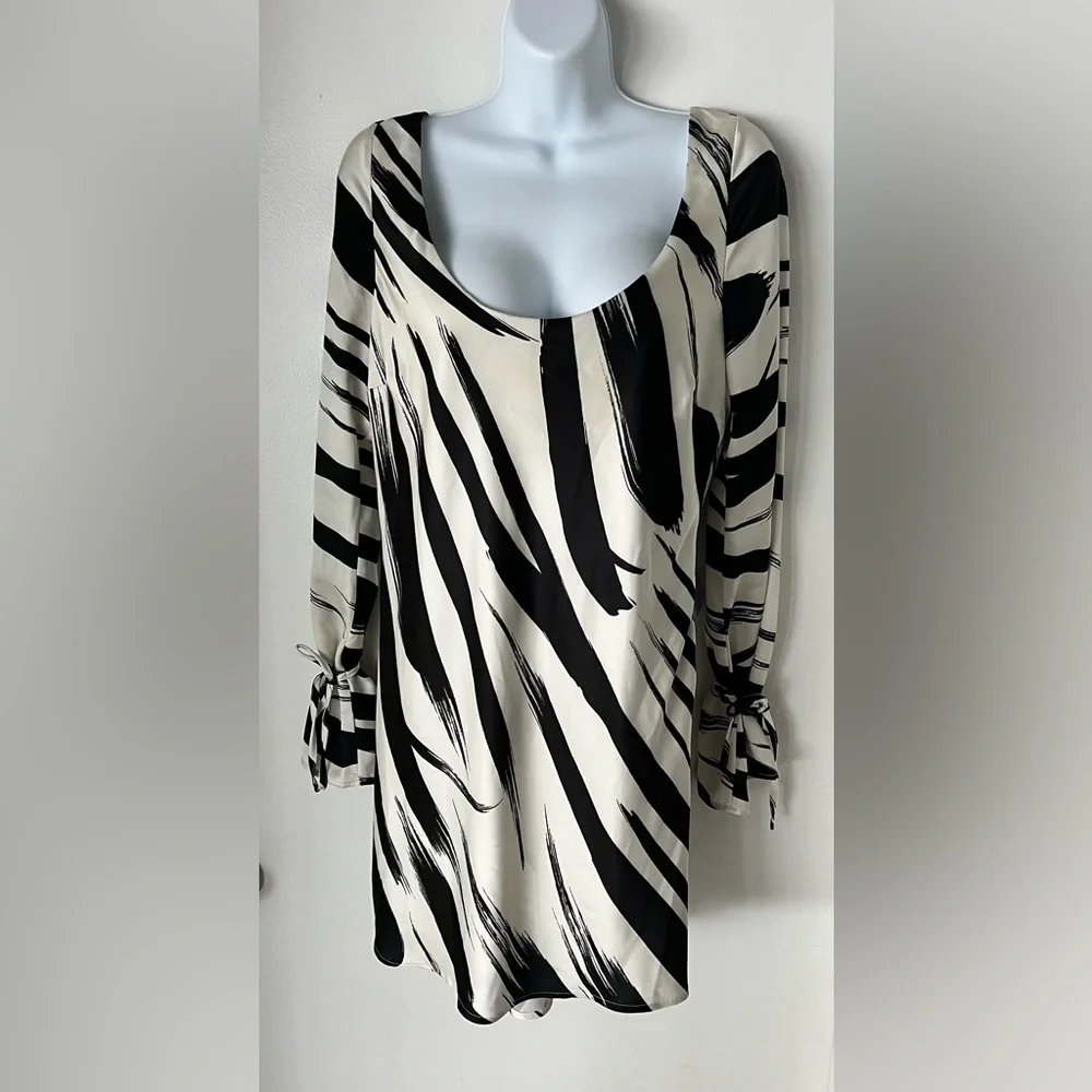 Meshki Marta Open Back Satin Mini Dress M - Picture 3 of 4